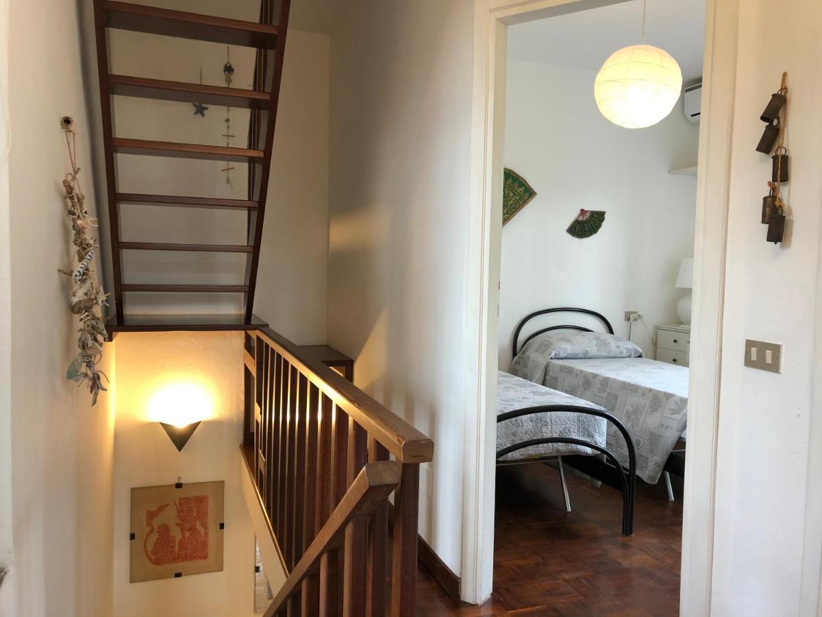 Holiday Home Villetta Cinquale Bagian luar foto