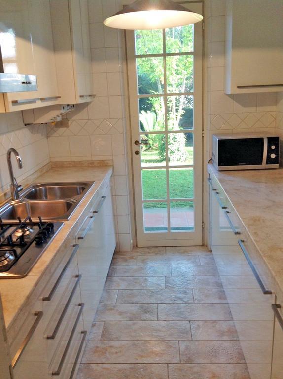Holiday Home Villetta Cinquale Ruang foto