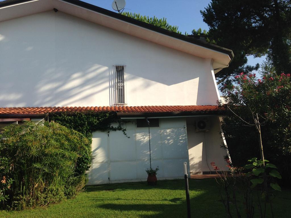 Holiday Home Villetta Cinquale Bagian luar foto