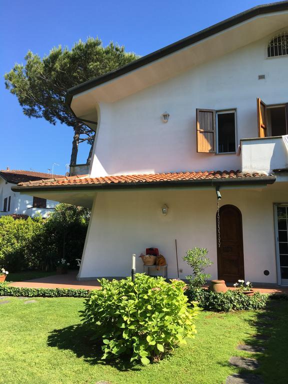 Holiday Home Villetta Cinquale Bagian luar foto